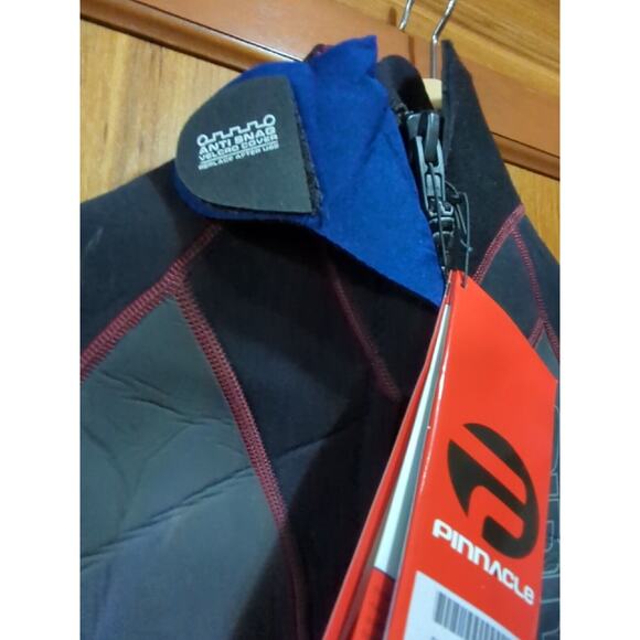 NWT 3mm Wet Suit Aquatics Pinnacle Female Small Black /Gray With Red Trim - Picture 4 of 8